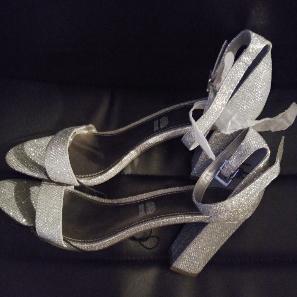 Heels - Picture 2 of 4